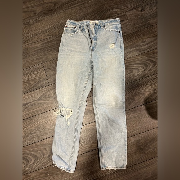 Abercrombie curve love jeans 🤍 - Picture 2 of 4